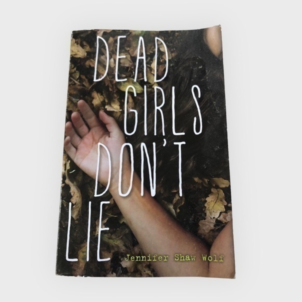 Dead Girls Don't Lie by Jennifer Shaw Wolf (Paperback)